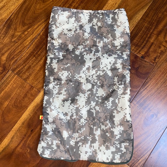 GUC Build-a-Bear Set of Camo Sleeping Bag and Tent with damaged support - Picture 8 of 16